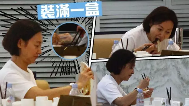 片酬動不動就7位數、8位數以上,和妹妹逛街吃飯,惠英紅吃不完打包很會過日子~【贊】!