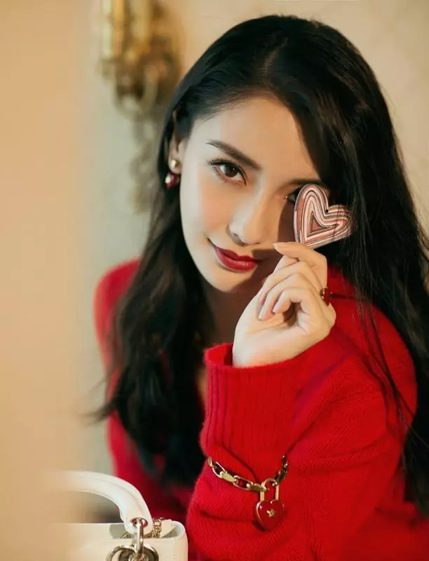 【果然女神不愧是女神~】Baby不過是換了個造型,就美出了新高度!最大驚艷的是...哪怕路人抓拍的照片也是氣場十足!