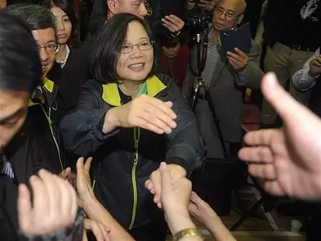 為何泛綠陣營三個月內崩盤?網友回應一針見血