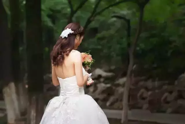 婚後父母陪嫁了我五套房,婆婆嫌棄我不工作,我做一「舉動」讓婆婆大哭