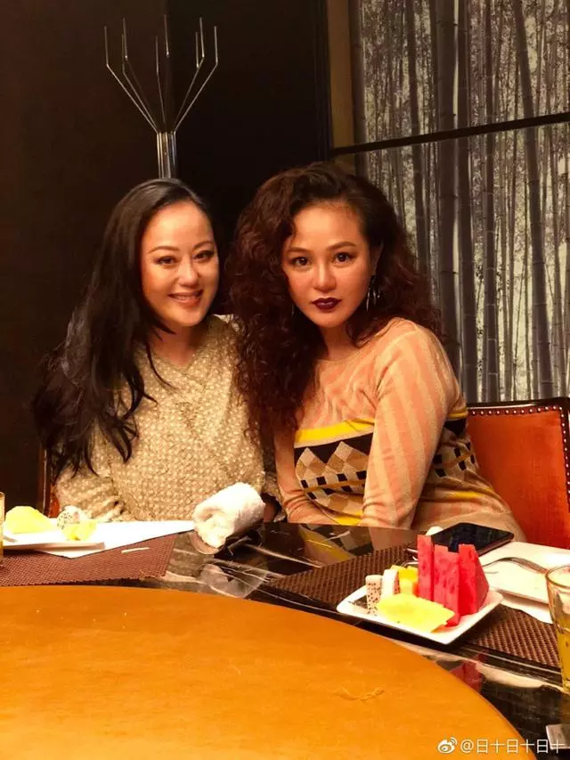 豪門千金敗光家產,與男星離婚子女不認,近照走樣仍貪靚~~~