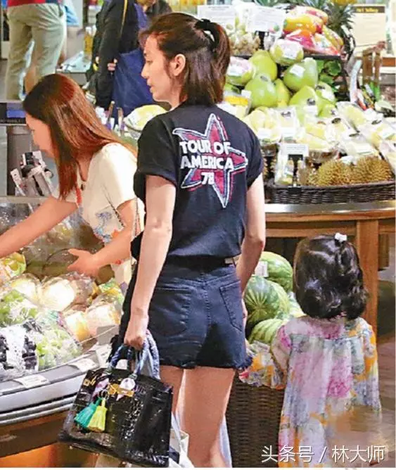 47歲洪欣擁7000萬豪宅,背30萬愛馬仕青春打扮,經紀人哪比得上?