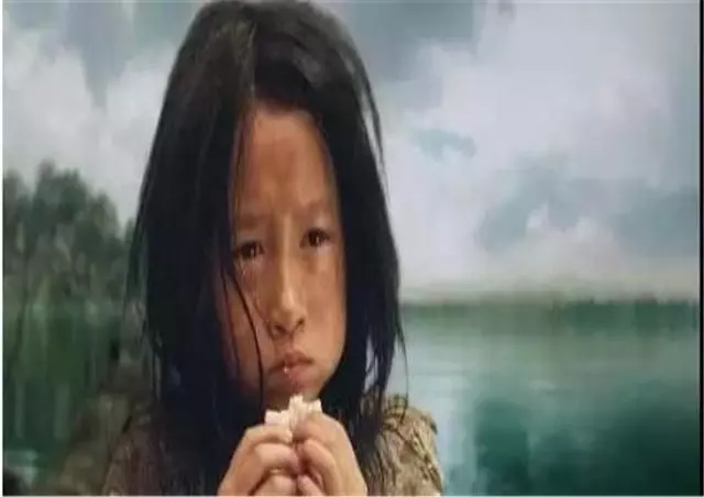 乞丐父女來吃面,老闆娘連撒幾次謊,二人卻吃的非常開心