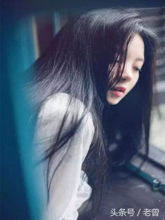 丈夫病逝我再婚,登記時收到一條信息,我頭也不回走出民政局