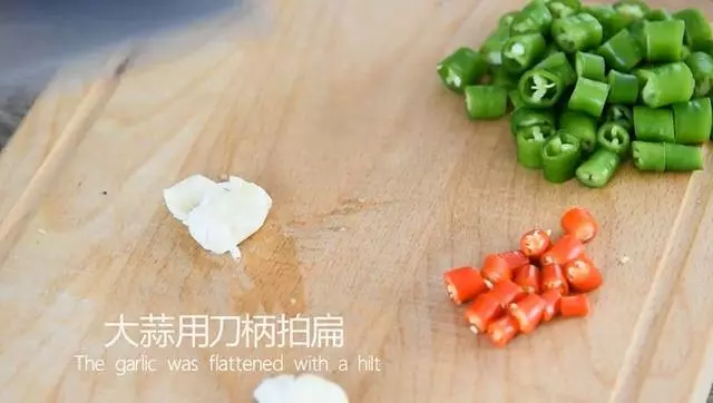 「炒茄子」前,需要加鹽嗎?很多人弄錯了,難怪炒不軟