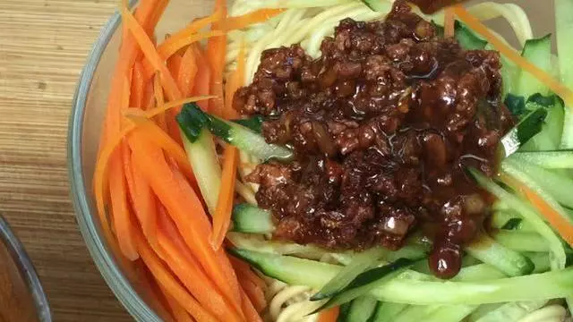 炸醬麵正確做法,很多人第一步就錯,學會全家早餐不用買