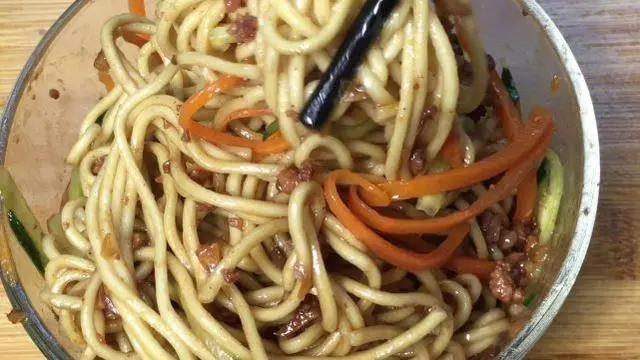 炸醬麵正確做法,很多人第一步就錯,學會全家早餐不用買