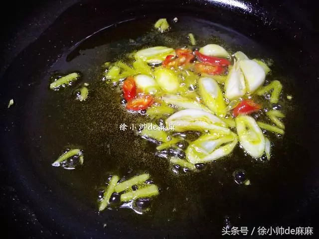 天熱豆腐這樣吃,開胃下飯,做法很簡單,看一遍就會,補鈣又營養