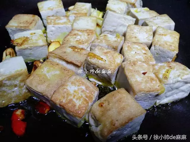天熱豆腐這樣吃,開胃下飯,做法很簡單,看一遍就會,補鈣又營養