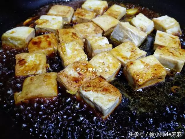 天熱豆腐這樣吃,開胃下飯,做法很簡單,看一遍就會,補鈣又營養