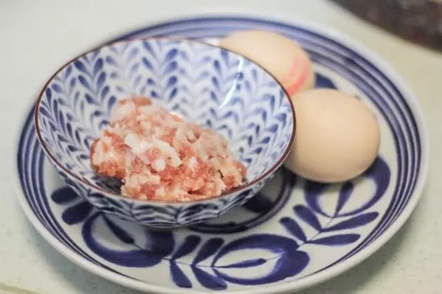 肉末蒸雞蛋羹這麼做,補充人體蛋白質,再挑食的小孩都愛吃!