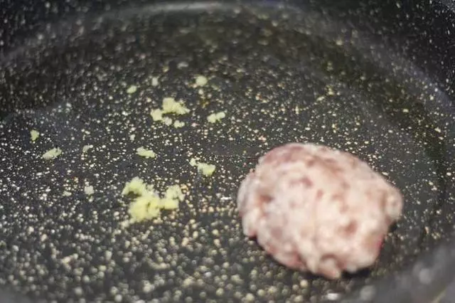 肉末蒸雞蛋羹這麼做,補充人體蛋白質,再挑食的小孩都愛吃!