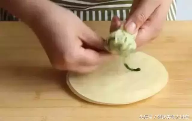 餃子皮不要用來包餃子了,試試這種新做法,咬一口滿嘴香!