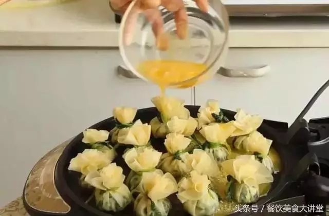 餃子皮不要用來包餃子了,試試這種新做法,咬一口滿嘴香!