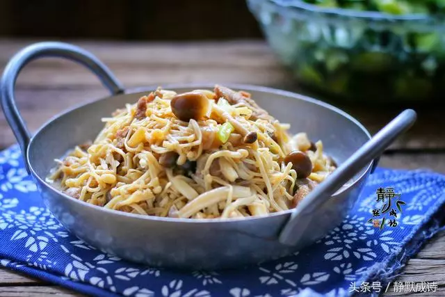 金針菇換個做法,很香很下飯,第一次這樣吃,比涼拌香,你也試試