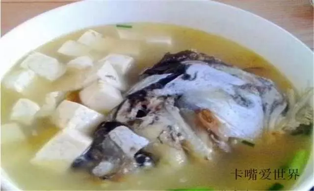 魚頭湯這麼做實在太美味了,製作簡單,一分鐘學會,全家搶著喝!