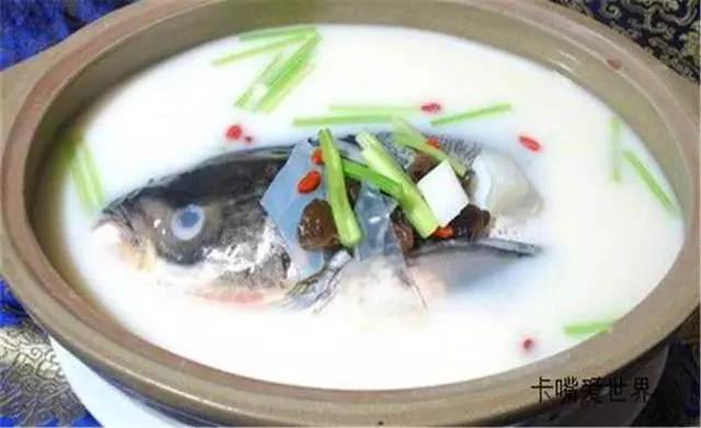 魚頭湯這麼做實在太美味了,製作簡單,一分鐘學會,全家搶著喝!