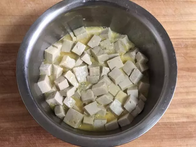 兩個雞蛋一塊豆腐,不到5塊錢做的菜,滿屋飄香直流口水,太香了