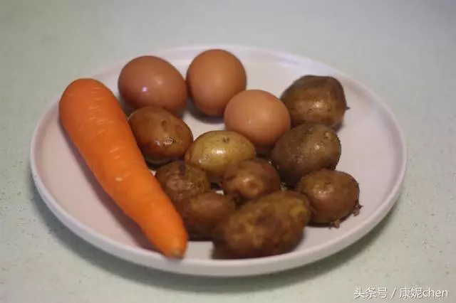 土豆這樣做成一個大餅,做法更簡單省事,營養全面,孩子更喜歡吃