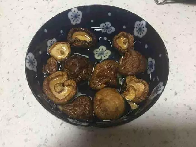 奶奶珍藏30年的黃燜雞秘方,汁水香濃肉質嫩,一家老小搶著吃