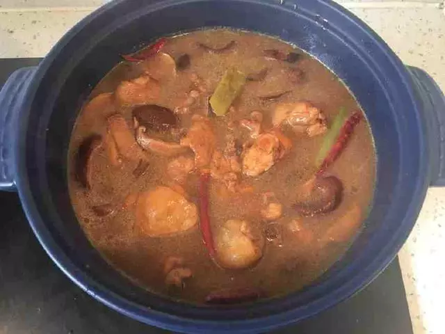 奶奶珍藏30年的黃燜雞秘方,汁水香濃肉質嫩,一家老小搶著吃