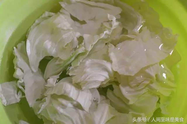 手撕包菜這麼做,清甜爽脆酸辣開胃,訣竅都在醬汁里