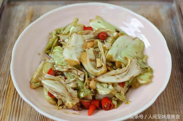 手撕包菜這麼做,清甜爽脆酸辣開胃,訣竅都在醬汁里