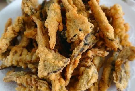 炸蘑菇有小竅門,外酥里嫩,小朋友都特別喜歡吃
