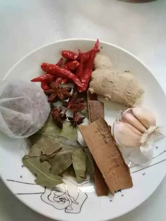 雞爪這樣做軟爛無比,老人孩子搶著吃,剛放進嘴裡就脫骨了