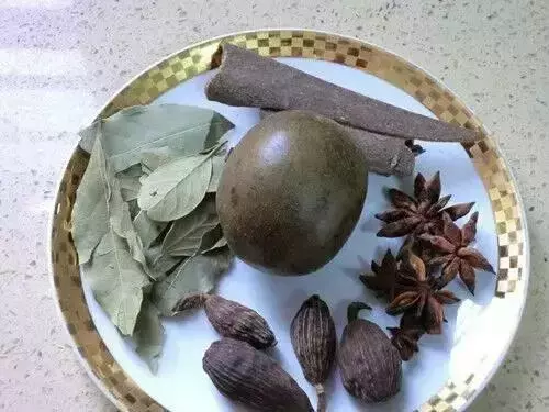 雞爪這樣做軟爛無比,老人孩子搶著吃,剛放進嘴裡就脫骨了