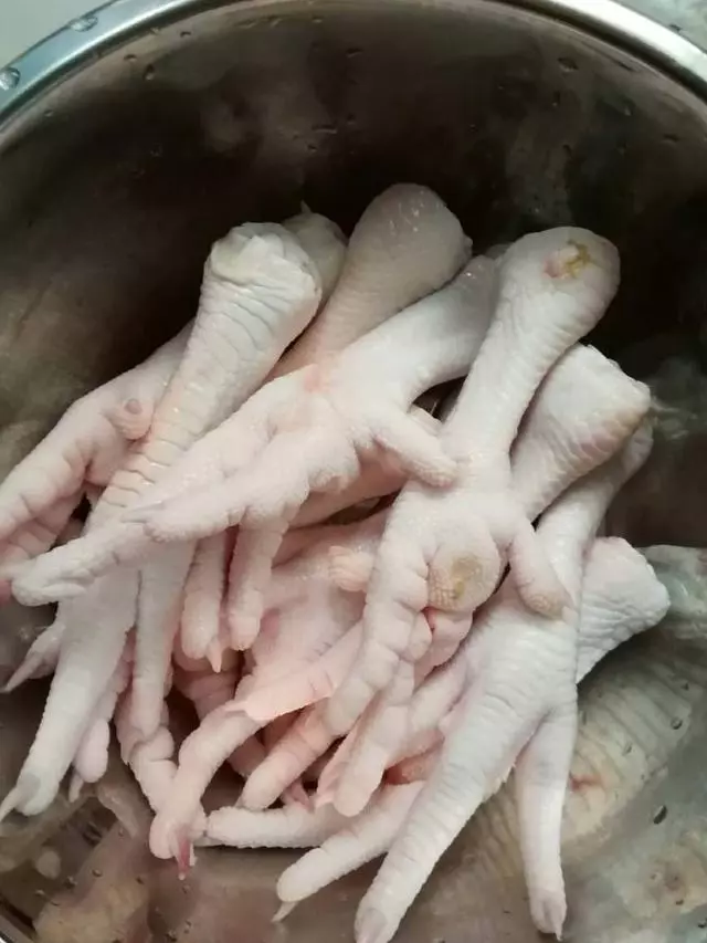 雞爪這樣做軟爛無比,老人孩子搶著吃,剛放進嘴裡就脫骨了