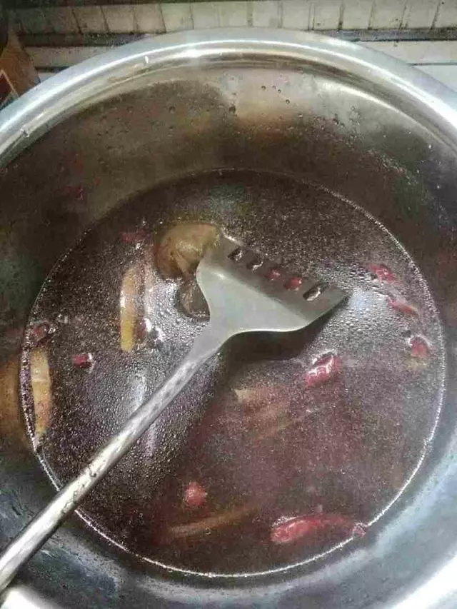 雞爪這樣做軟爛無比,老人孩子搶著吃,剛放進嘴裡就脫骨了