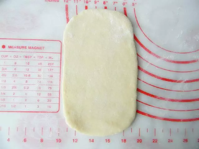 這種烤制的一次發酵小饅頭,我隔三差五就做,每次做都會被吃光光
