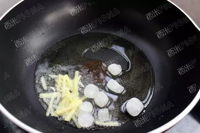 不要再找豬蹄的做法了,大廚告訴你,多放它,吃的時候超香