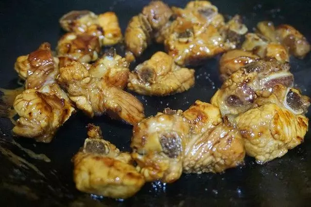 飯店的糖醋排骨,酸甜香濃,原來是有絕招,怪不得自己做的不好吃