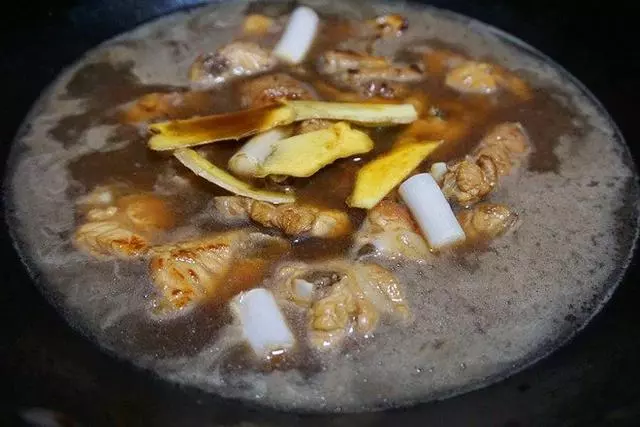 飯店的糖醋排骨,酸甜香濃,原來是有絕招,怪不得自己做的不好吃