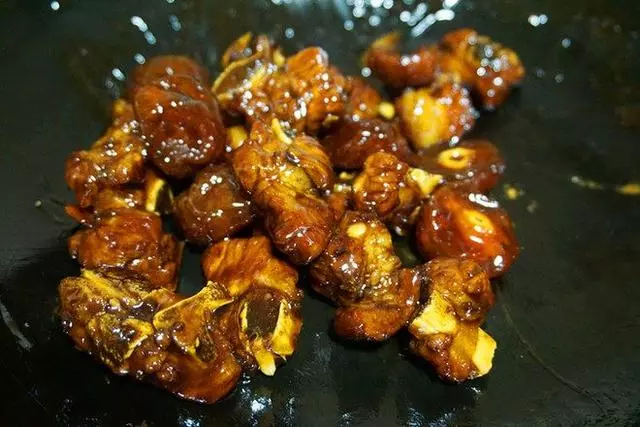 飯店的糖醋排骨,酸甜香濃,原來是有絕招,怪不得自己做的不好吃
