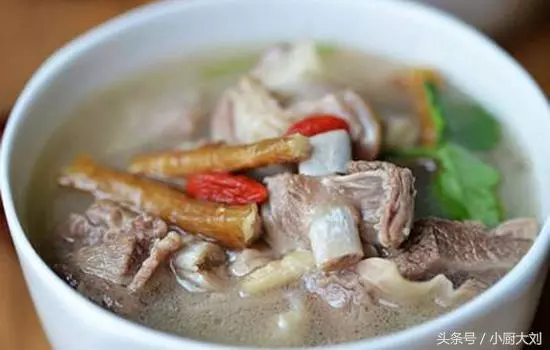 煮餃子不破皮的竅門,煎魚不碎的竅門,炒蓮藕不黑的竅門,全給你