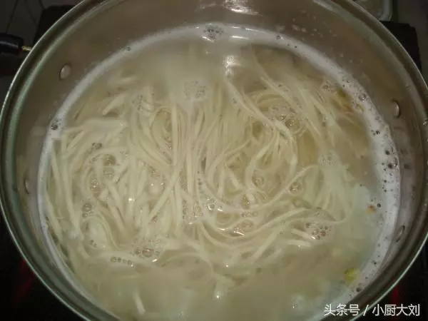 煮餃子不破皮的竅門,煎魚不碎的竅門,炒蓮藕不黑的竅門,全給你