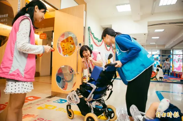 中市托育一條龍升級2.0版 林佳龍稱預算只增不減