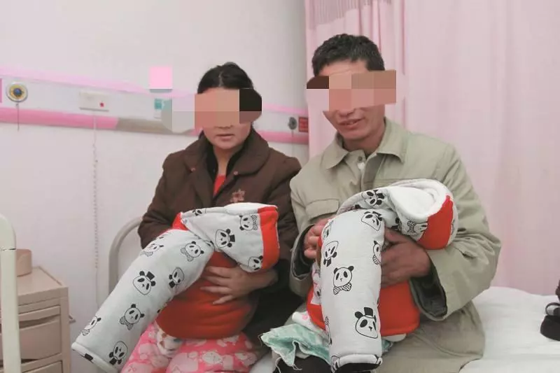孕婦公交車上給殘疾老人讓座,自己站了一小時,卻因此救了三條命