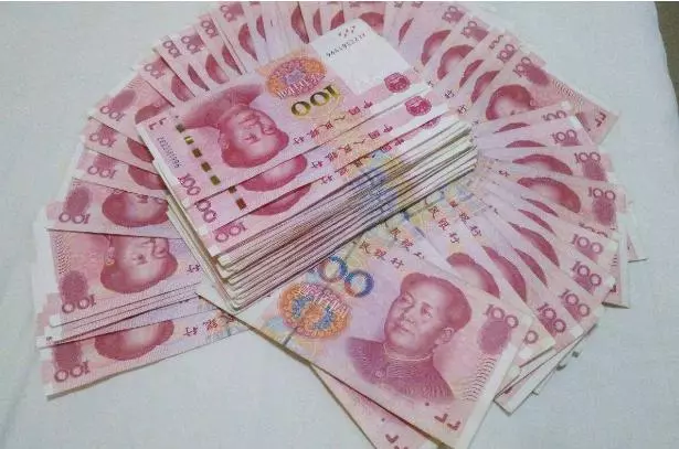 同學父親病危,我把2萬借給他,三年沒有聯繫,再見面時我笑了!