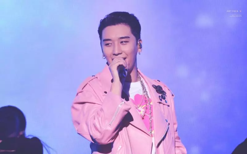 [BigBang][新聞]180806 BigBang勝利開個唱想念隊友調皮喊話楊賢碩：我是YG後繼之人
