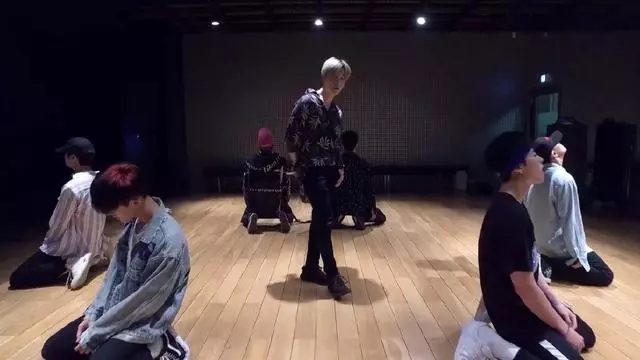 iKON《killing me》舞台分析!金三角依然突出,舞蹈顯「克制美」