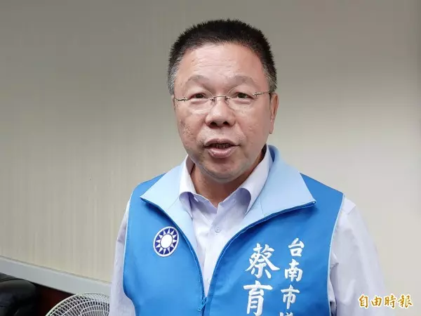 被民調逼瘋? 黃偉哲團隊:高思博快被「虧雞」超越
