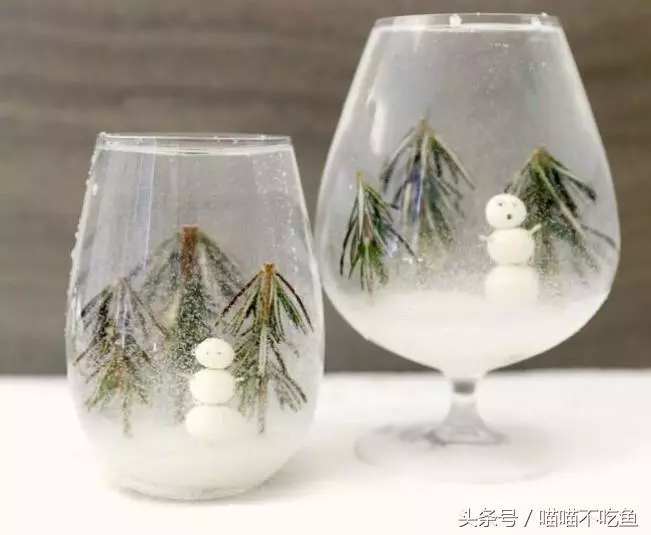 玻璃杯里放幾顆奶糖,再倒進雪碧,一場美麗的雪景將為你呈現!
