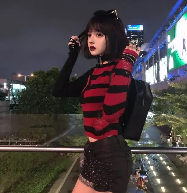 【真人橡膠娃娃】被嗆【卸妝後什麼屁都不是】,沒想到她發出這些照片,全場傻眼了。