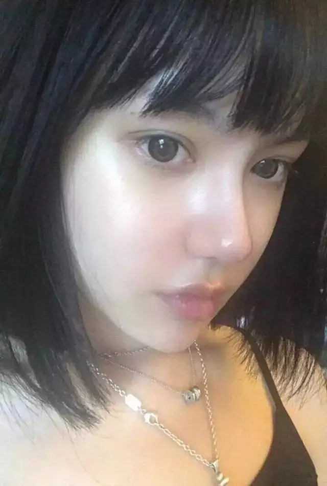 【真人橡膠娃娃】被嗆【卸妝後什麼屁都不是】,沒想到她發出這些照片,全場傻眼了。