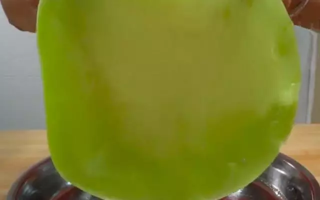 黃瓜別再拍著吃，教你新做法，鍋里一蒸做成涼皮，解饞又消暑！