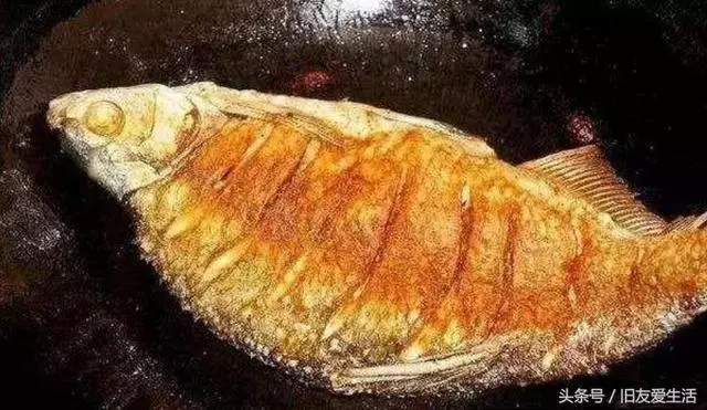 煎魚想要保證魚不粘鍋、不爛,學會這五個小技巧就夠了!